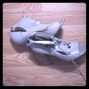 A pair of Elizabeth and James heels